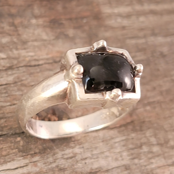 Sterling Rectangle Onyx Side to Side Cabochon Ring - Picture 3 of 9